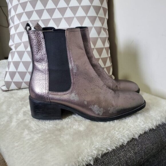 NWT Kenneth Cole Genuine Leather Brushed Metallic Chelsea Boots 8 - Picture 4 of 6